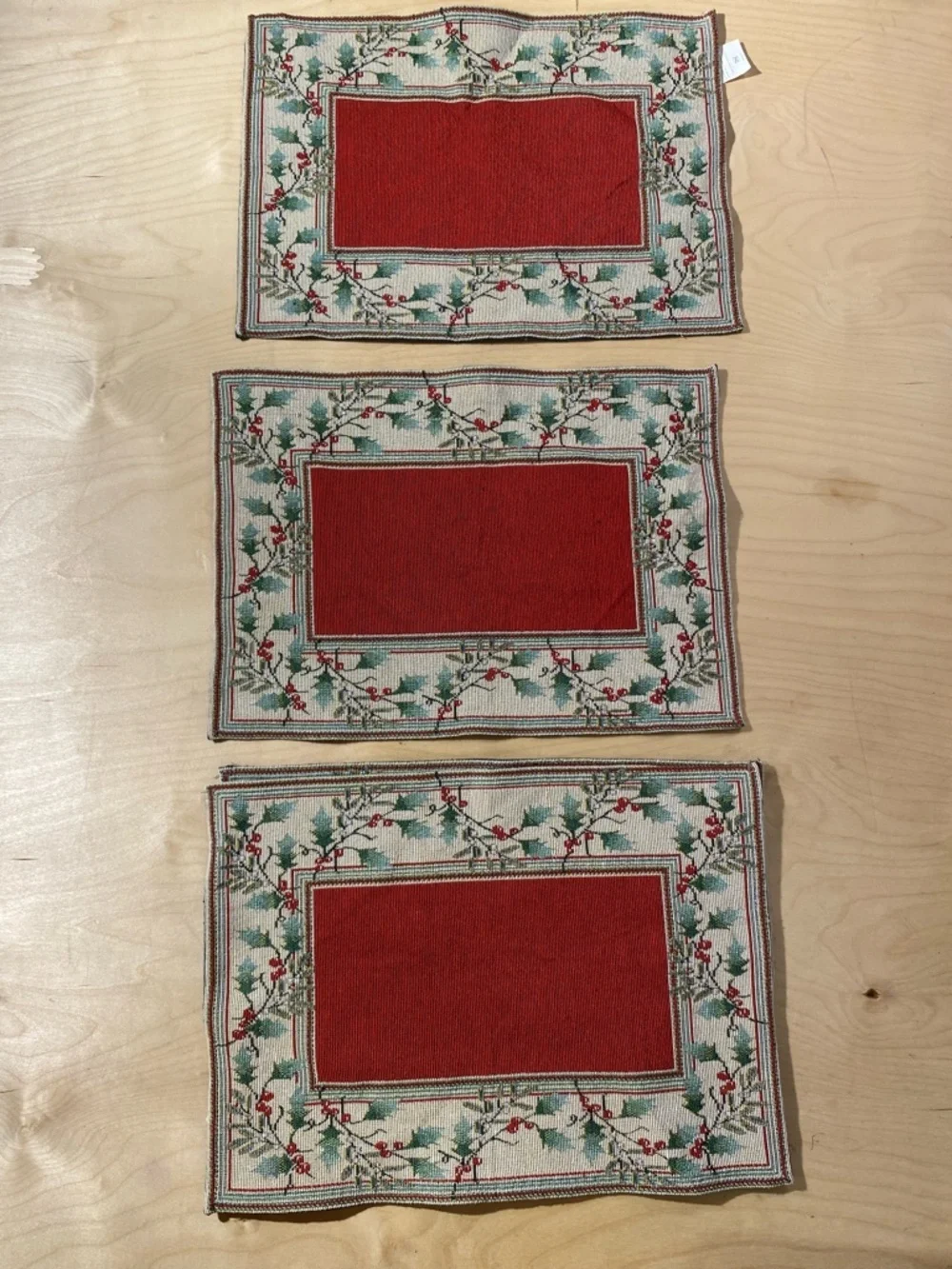 Windham Home Set of 4 Holiday Holly Red Placements (RD)